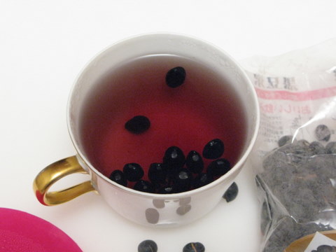 Japanese Diet Secret: Black Soybean Tea (Kuromame Tea)